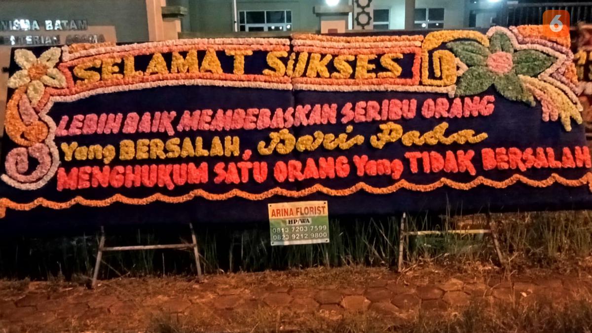 Misteri Menghilangnya Bunga ‘Pendukung Keadilan’ di Pengadilan Negeri Batam