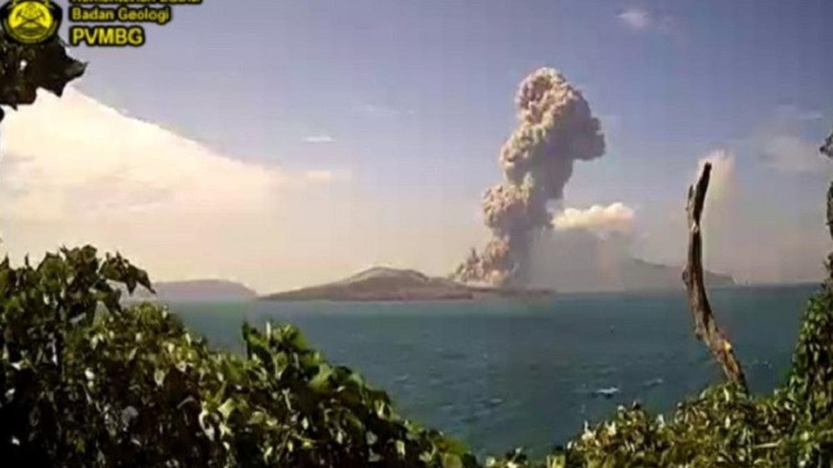 Gunung Krakatau Meletus, Kolom Letusan Mencapai Ketinggian 607 Meter