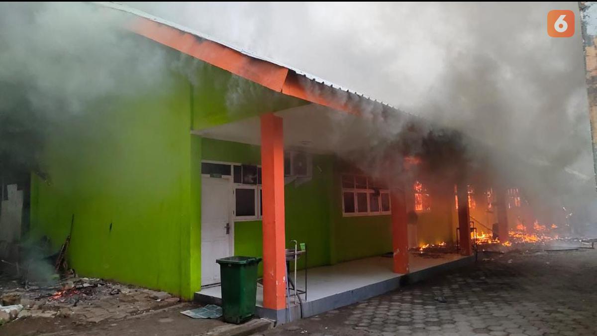 Kebakaran Melanda MAN 1 Makassar, 3 Kelas dan Laboratorium Terbakar Habis