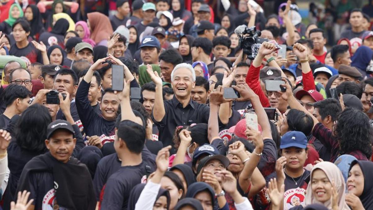 Relawan BNBG Bersemangat Menyambut Kedatangan Ganjar di Deli Serdang, Berfoto Bersama hingga Berebutan untuk Bersalaman