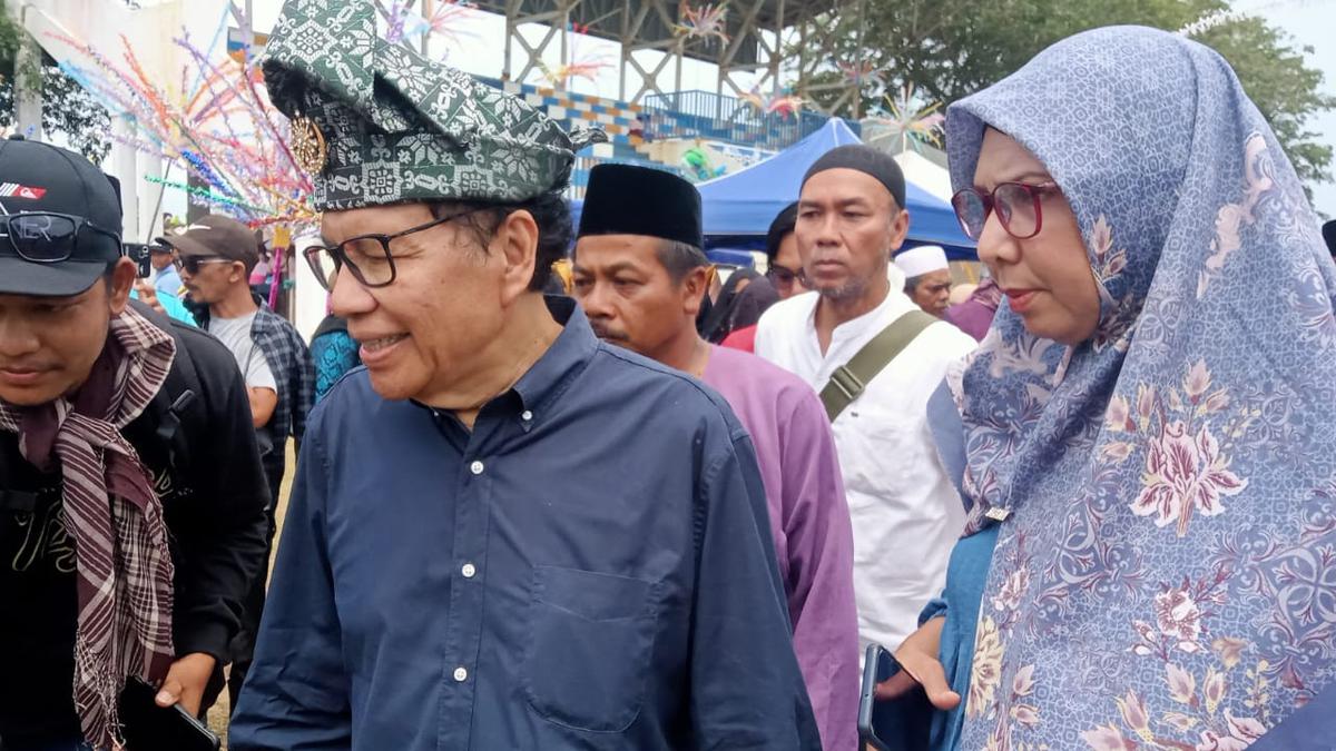 Rizal Ramli Mengejutkan Penduduk dengan Kehadirannya di Acara Seni Budaya Melayu di Pulau Rempang