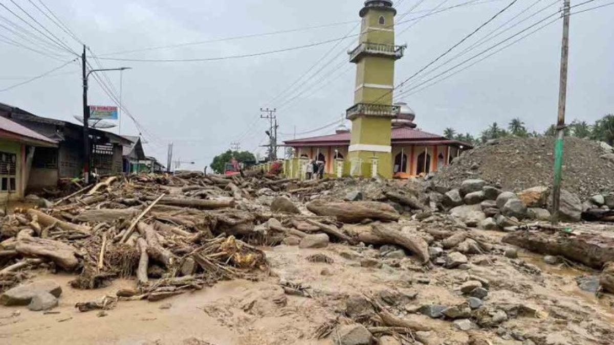 Banjir Bandang Melanda Aceh Selatan, Infrastruktur Rusak, Warga Dievakuasi