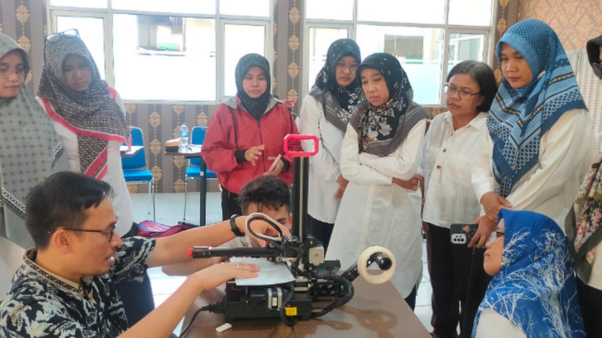 SMKN 2 Cirebon Meningkatkan Bisnis dengan Printer 3D yang Didapat dari Universitas Prasetiya Mulya