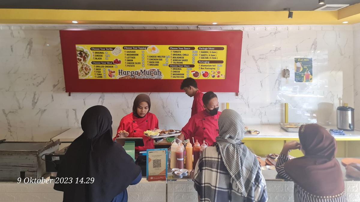 Kuliner Timur Tengah Menyajikan Kebab Prasmanan di Jogja