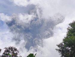 Meletusnya Gunung Marapi Membawa Hujan Abu dan Batu Ke 14 Kecamatan di Agam