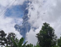 Erupsi Gunung Marapi di Sumatera Barat, Melemparkan Abu Vulkanik Hingga 3.000 Meter Di Atas Puncak