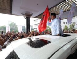 Prabowo Di Sambut dengan Parade Perkusi dan Tarian di Bandung