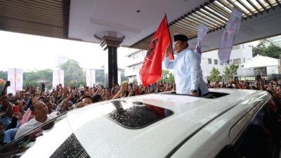 Prabowo Di Sambut dengan Parade Perkusi dan Tarian di Bandung