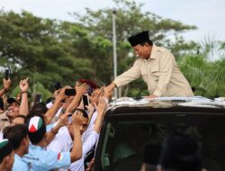 Prabowo Berbincang dengan Warga dan Relawan di Kedai Kopi Aceh: Pengalaman Luar Biasa!