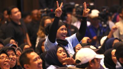 Prabowo Terharu Dengan Antusiasme Relawan Emak-Emak di Bandung, Jabat Erat Tangannya