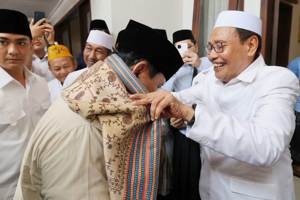 Pimpinan Ponpes Buntet Cirebon Memberikan Dukungan untuk Prabowo-Gibran di Pilpres 2024