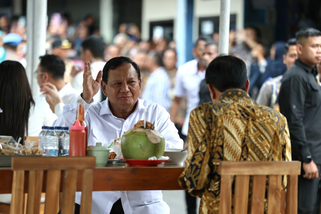 Jokowi dan Prabowo Nikmati Bakso Bandongan di Warung Kaki Lima Magelang, Jawa Tengah