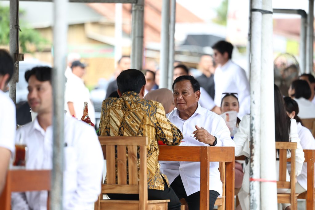 Doakan Sukses Usaha Kuliner Sholeh, Jokowi dan Prabowo Mampir Makan Bakso Bareng