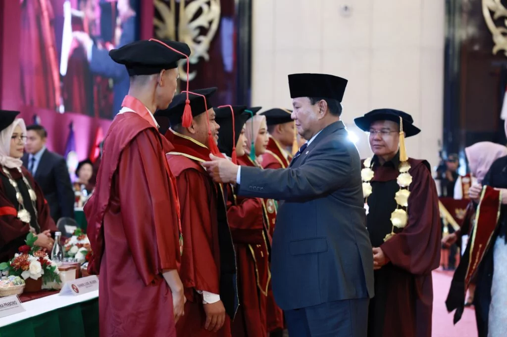 Prabowo Subianto Menghadiri Wisuda UKRI dan Menyampaikan Pesan untuk Anak-anak Muda: Jadilah Pemimpin yang Mencintai Rakyat