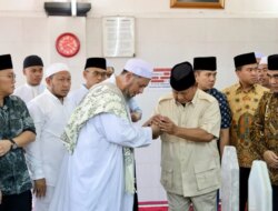 Prabowo Subianto Melakukan Ziarah ke Habib Ali Kwitang dan Memohon Doa: Semoga Pekerjaan Kita Lancar di Masa Depan