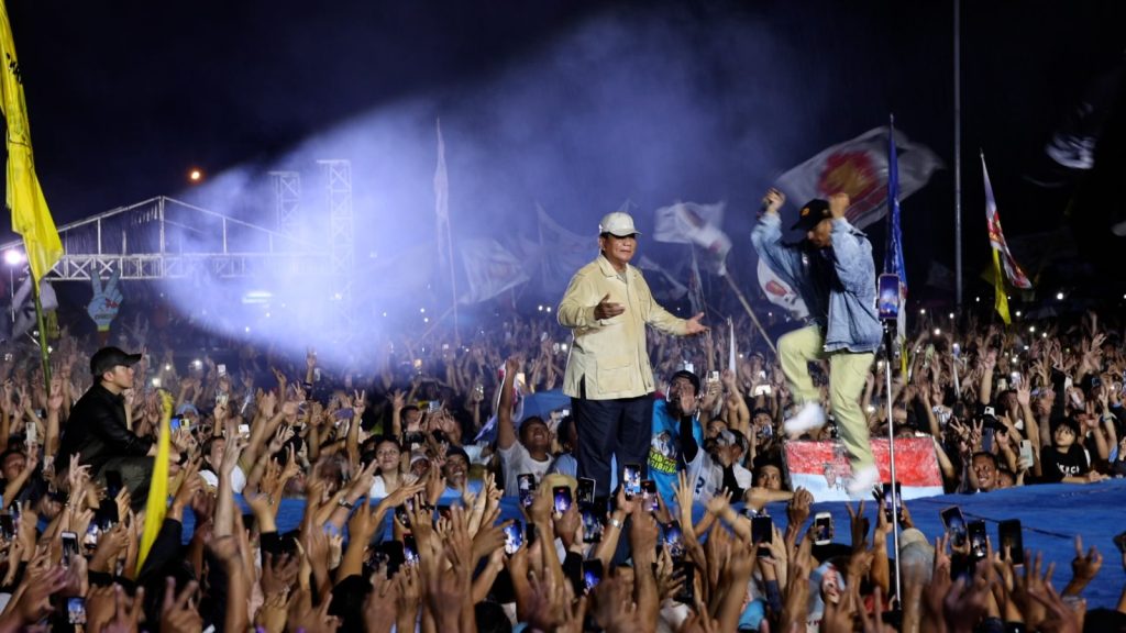 Prabowo Bersama 80 Ribu Masyarakat Manado Menari di Hujan