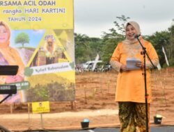 Pesona Alam: Pesan Inspiratif Acil Odah untuk Wanita Banjar saat Menanam Pohon