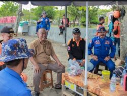 Bacamuda Dadang Mengunjungi Tim SAR di Pantai Pangandaran