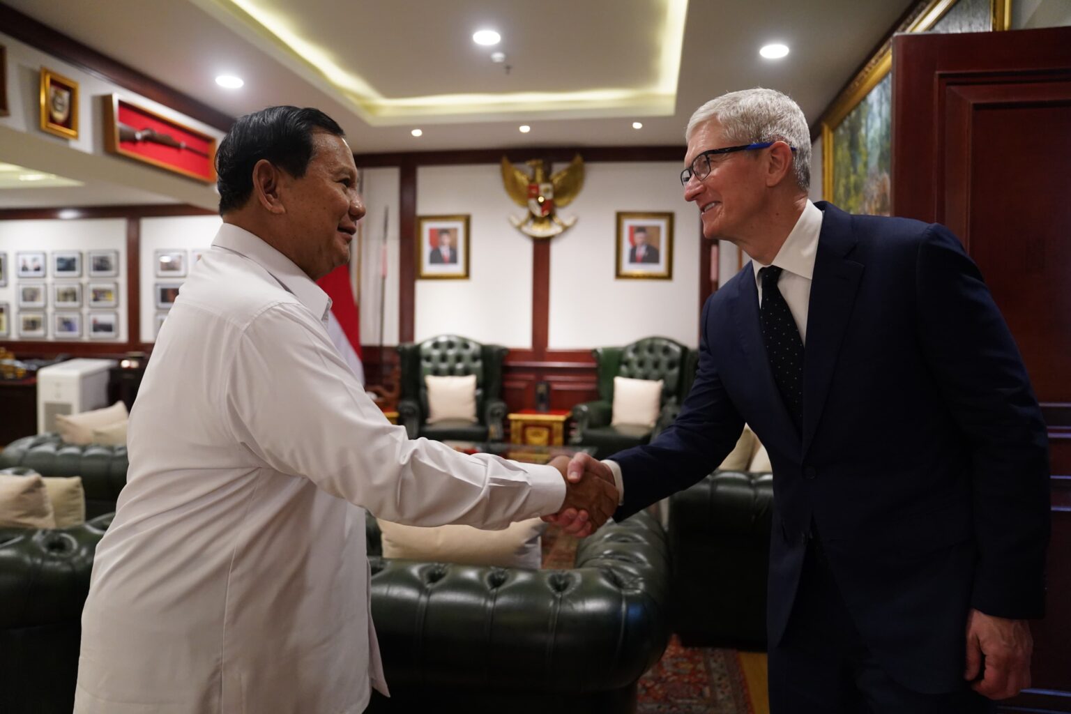 Apple’s CEO Tim Cook Visits President-Elect Prabowo Subianto Following Congratulatory Letter