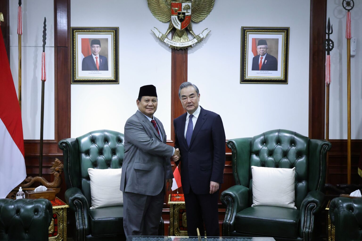 Prabowo Subianto greets Chinese Foreign Minister, praised as President-Elect with the most votes ever recorded