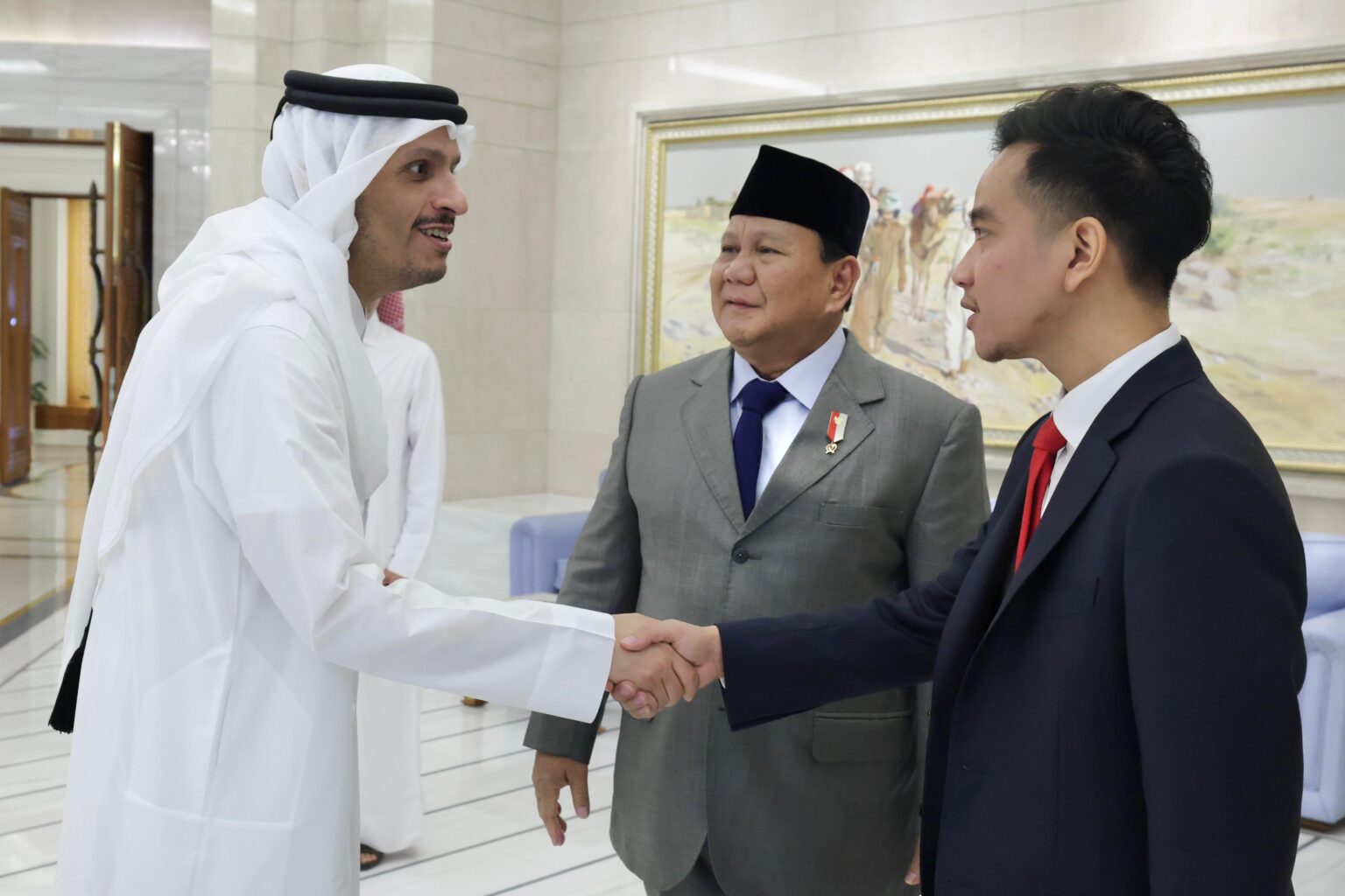 Pertemuan Prabowo Subianto dan Gibran Rakabuming Raka dengan Emir Qatar dan PM Qatar membahas Kerja Sama hingga Gaza.