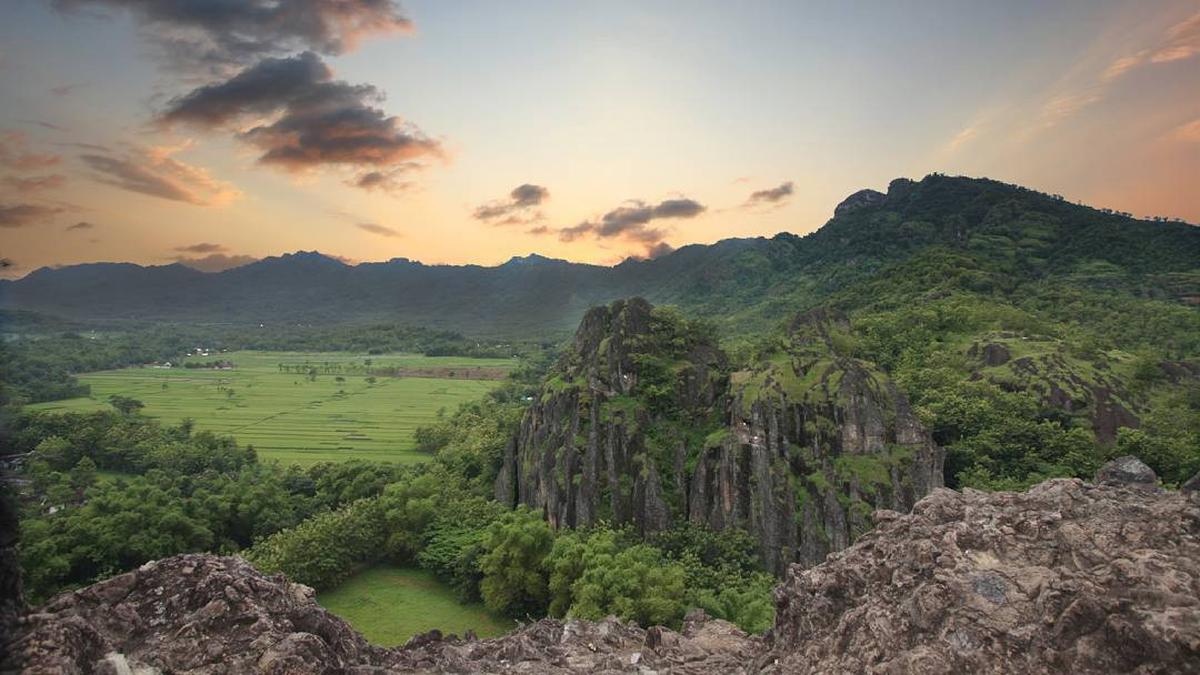 Menikmati Pesona Gunung Sepikul Sukoharjo di Akhir Pekan