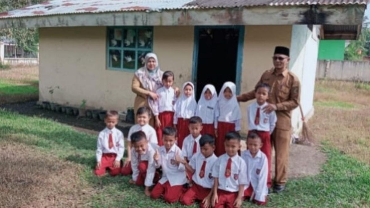 Kadisdik Kabupaten Kampar Merasa Malu karena Siswa Belajar di Ruangan Bekas WC