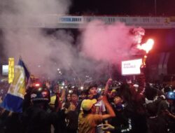 Bobotoh Pesta Sampai Tengah Malam di Kota Bandung karena Persib Juara