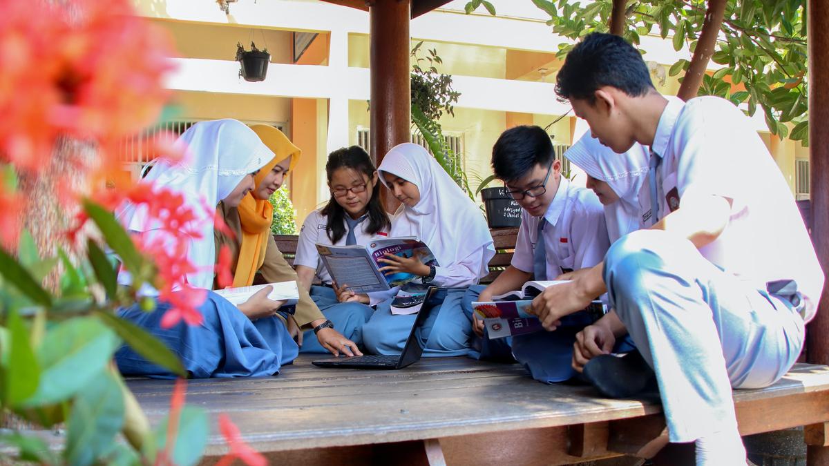 Membuat Mading Dengan Tema 17 Agustus: Ide Kreatif untuk Menarik Perhatian dan Memberikan Informasi Pendidikan