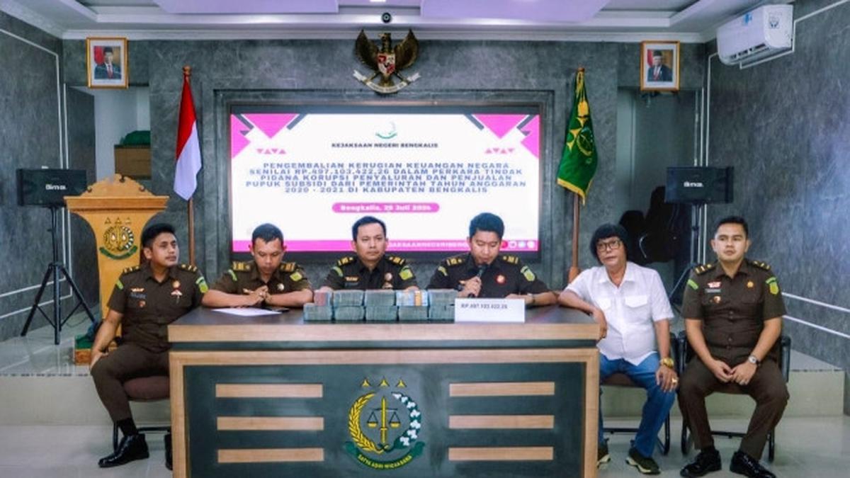 Kejari Bengkalis Menerima Ratusan Juta dari Tersangka Korupsi Pupuk, Perkara Dihentikan?