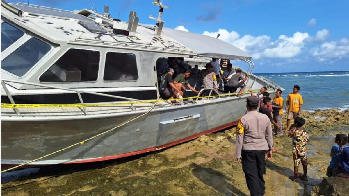 Kapal Imigran Gelap Terdampar di Rote Ndao dengan Penumpang Warga Bangladesh dan Rohingya