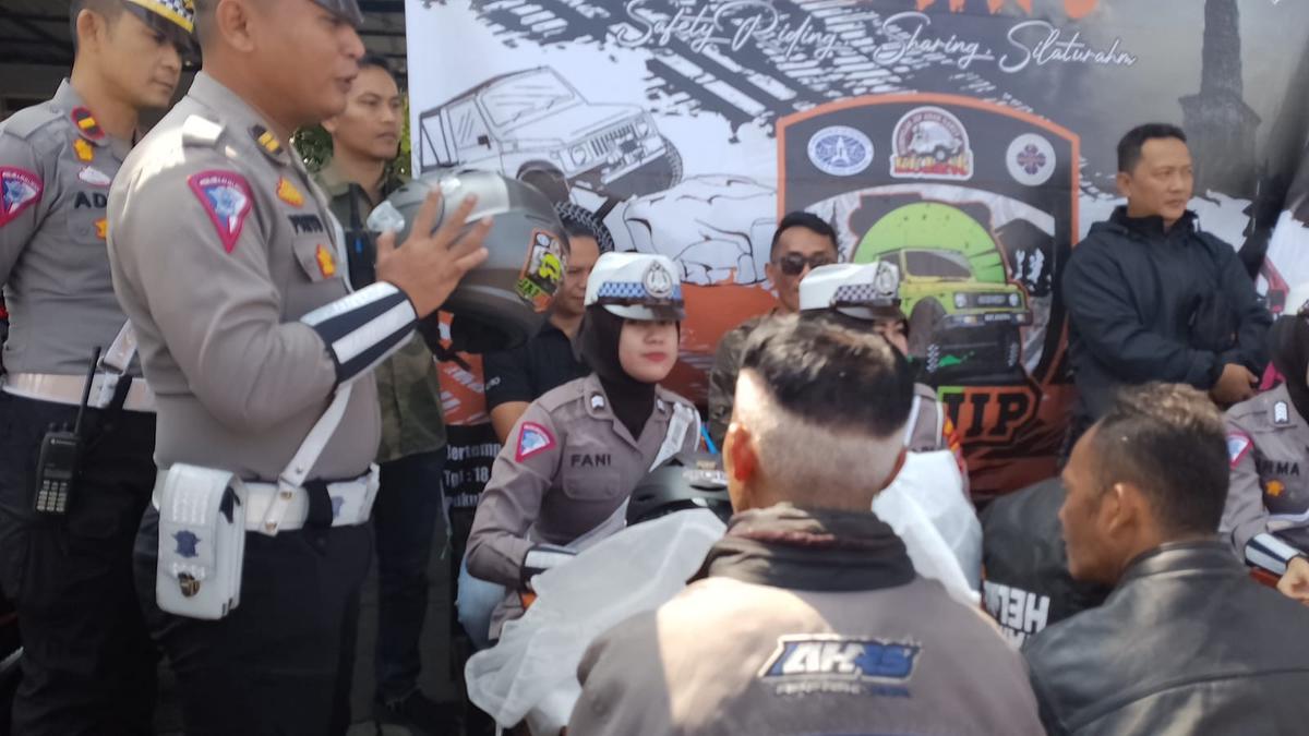 Polantas di Garut Membagikan Dodol dan Helm Gratis sebagai Hadiah di Penutupan Operasi Lodaya 2024