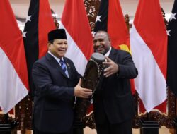 Prabowo Subianto Shares Warm Moments with Prime Minister of Papua New Guinea During Ministry of Defense Visit