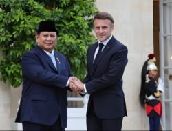 Prabowo Subianto welcomed by Macron at the Élysée Palace with an honor guard