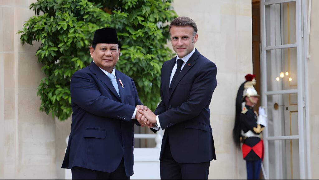 Prabowo Subianto welcomed by Macron at the Élysée Palace with an honor guard