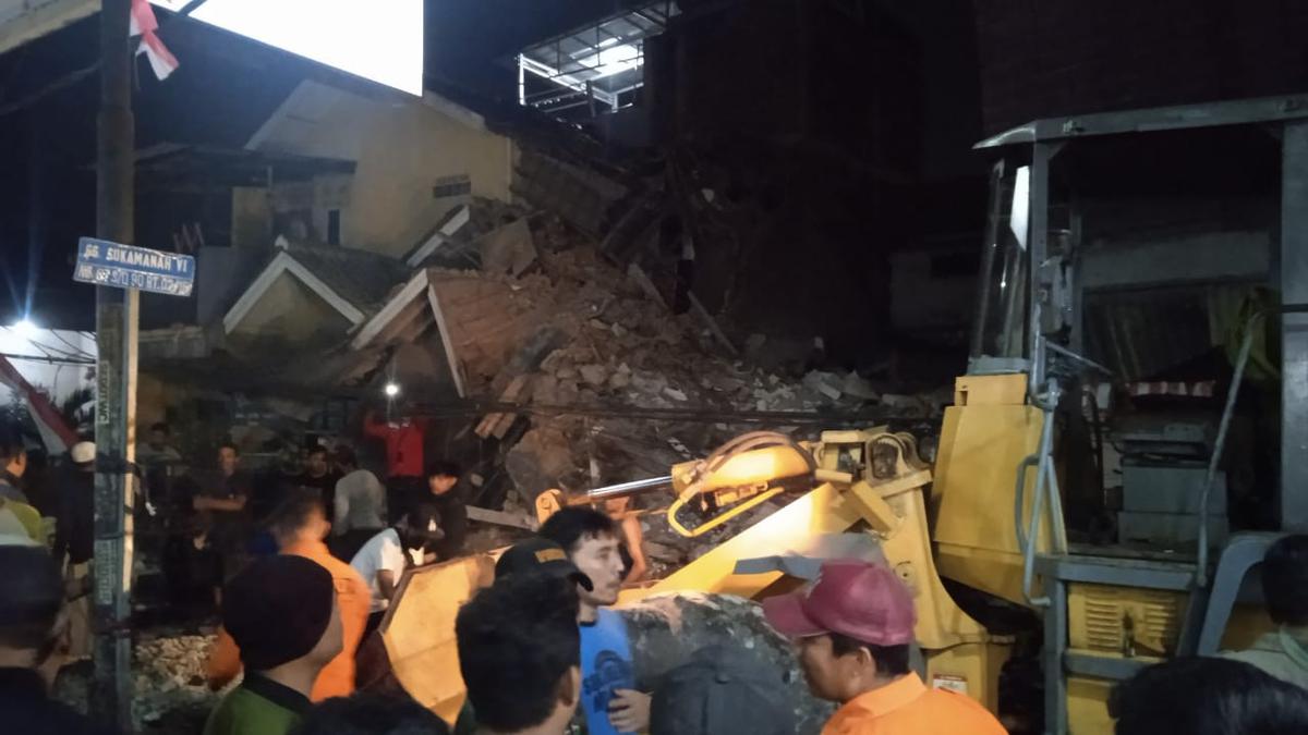 Rumah di Margahayu Kabupaten Bandung Ambruk Secara Mendadak, Diduga Strukturnya Telah Melemah