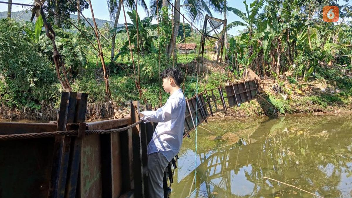 Willie Salim, Tiktoker Beri Bantuan Untuk Memperbaiki Jembatan Miring di Sukabumi