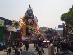 Bandung Barat Meriahkan Karnaval HUT ke-79 RI dengan Gatotkaca Raksasa dan Bendera Megah Berukuran 790 Meter