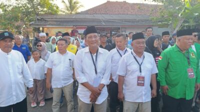 Ujang-Dadang Mengajukan Pendaftaran di KPU Pangandaran