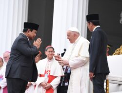 Prabowo Subianto Shares the Moment of Handshaking with Pope Francis, Affirming: “Indonesia is a Country Blessed with Diversity and Harmony”