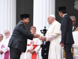 Prabowo Subianto Menyebarkan Foto Bersalaman dengan Paus Fransiskus: Indonesia Dipuji karena Keberagaman dan Harmoni