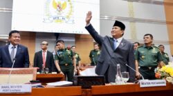 Prabowo Subianto Says Goodbye and Apologizes in Last DPR Meeting: More Responsibilities Ahead of Us