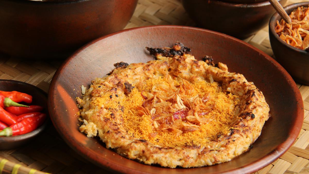 Cemilan Khas Betawi: Resep Sederhana Membuat Kerak Telur yang Menggugah Selera