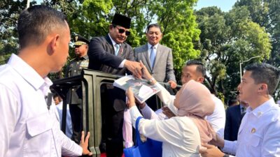 Tears of Happiness and Prayers as People Meet Prabowo Subianto: “I Finally Received His Signature”