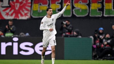 Eintracht Frankfurt Mendominasi dan Melaju ke Perempat Final
