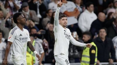 Federico Valverde Pimpin Real Madrid Dekati Barcelona