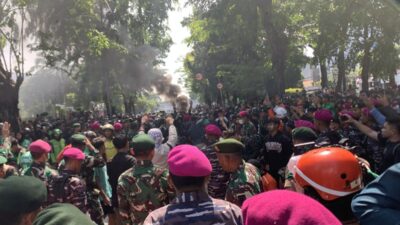 Dialog TNI dengan Demonstran di Mako Brimob untuk Hentikan Pelemparan