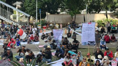 Ratusan Warga Pati Selawatan di Gedung Merah Putih KPK