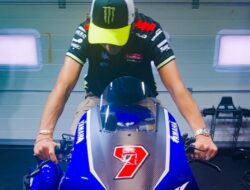 Valentino Rossi Tertarik dengan Performa Yamaha V4